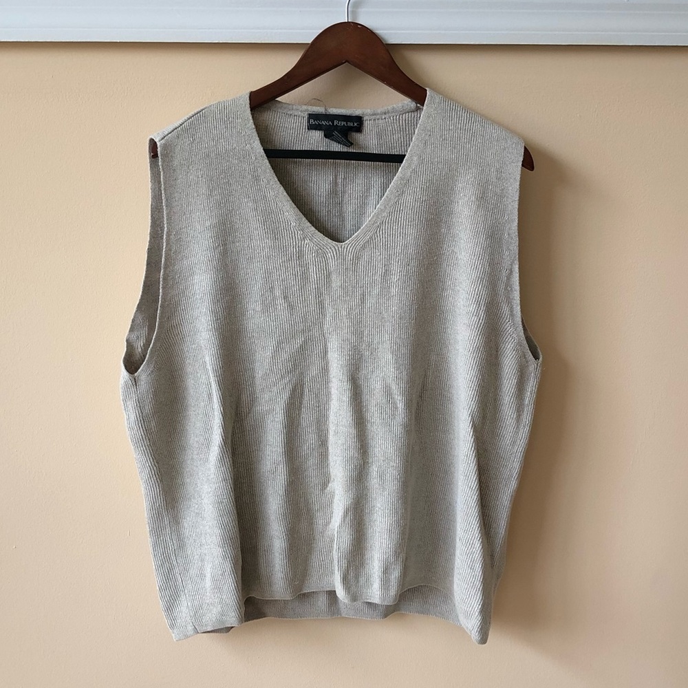 Banana Republic men’s v-neck linen/cotton vest